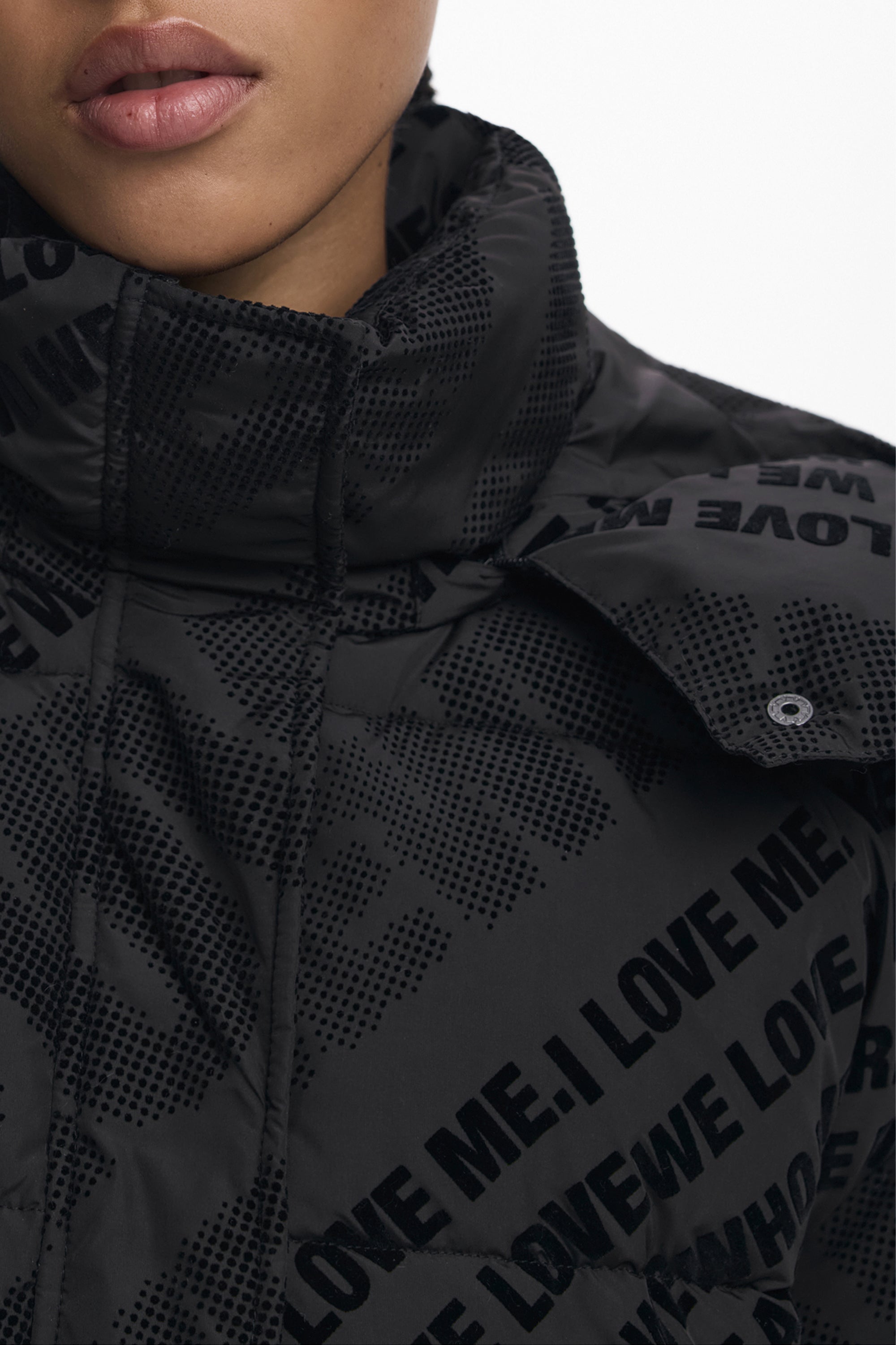DESIGUAL Damenjacke Schwarz – Lagenlook mit abnehmbarer Kapuze | soulluna.de Schwarz