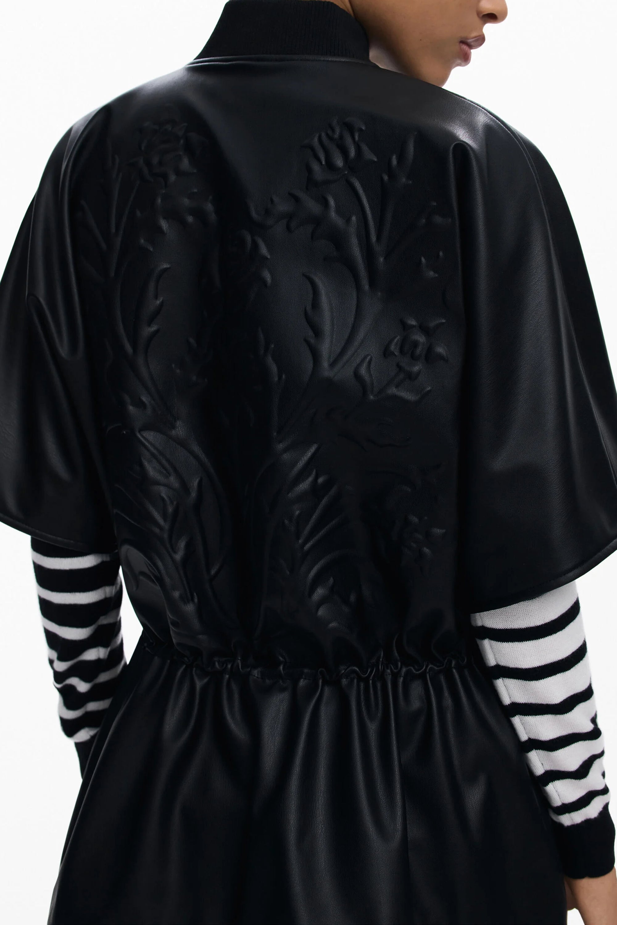 DESIGUAL DAMEN-PONCHO SCHWARZ Zweitbild