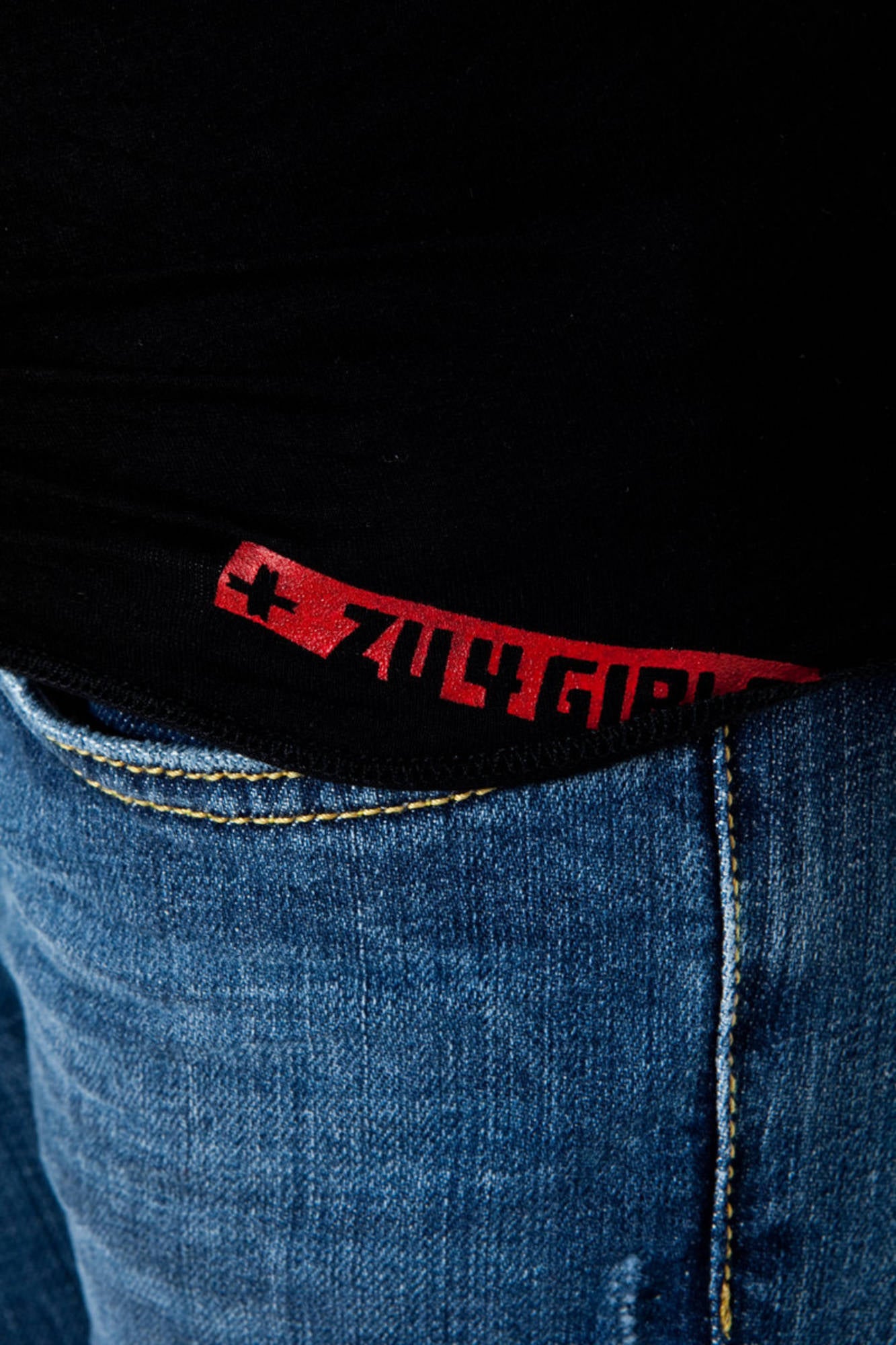 SCHWARZES TANKTOP FÜR DAMEN von ZUELEMENTS